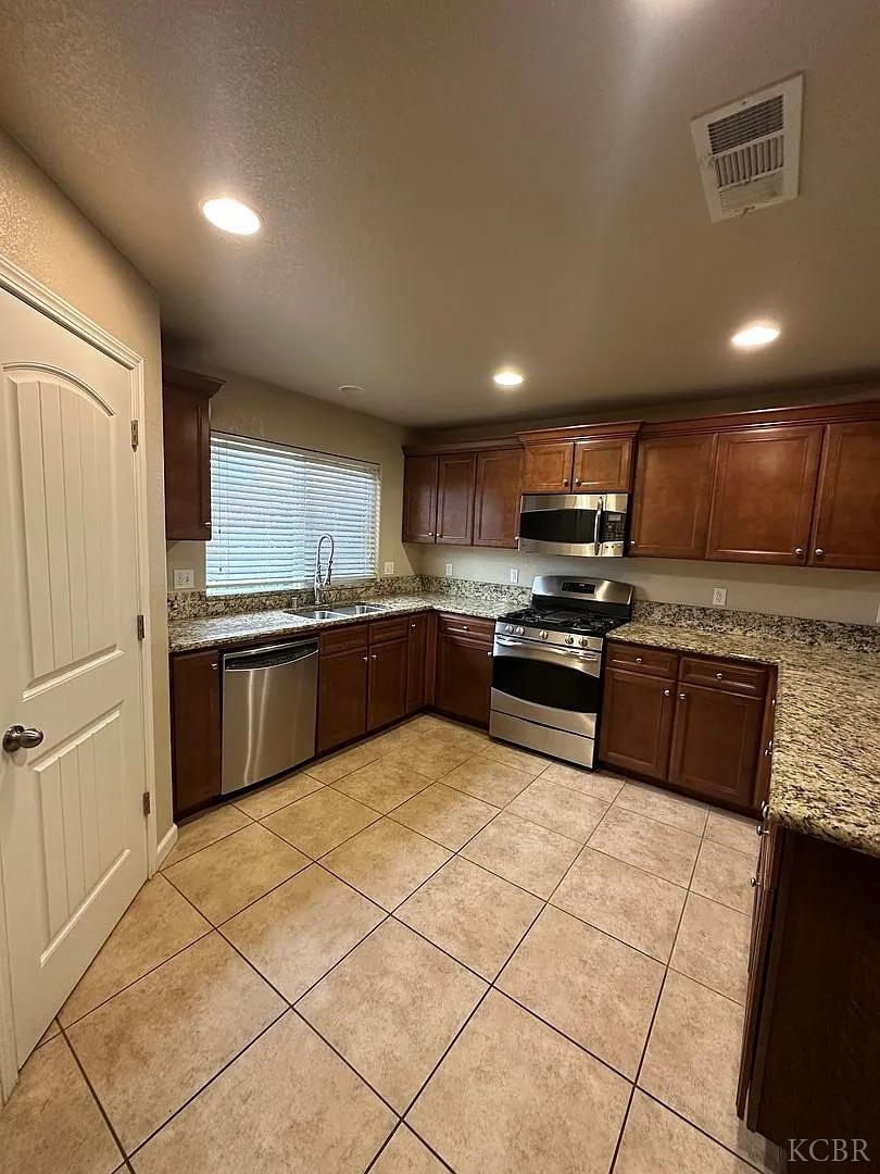 3107 W Oriole Ave, Visalia, CA 93291