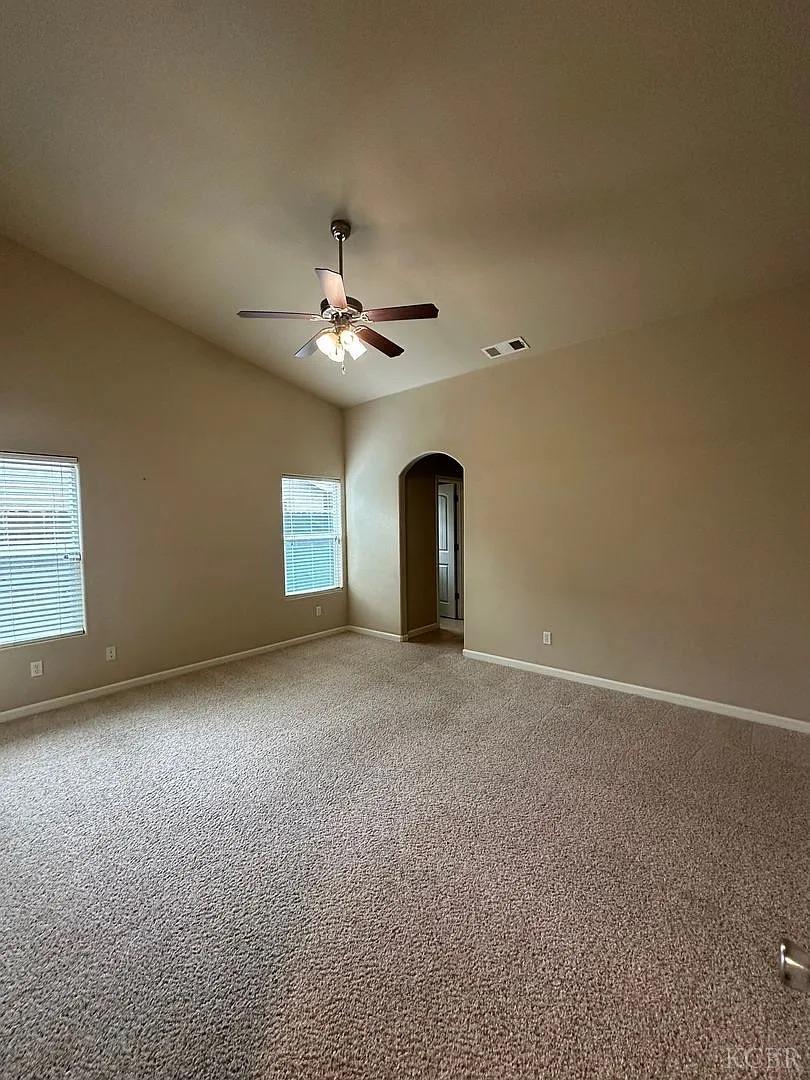 3107 W Oriole Ave, Visalia, CA 93291