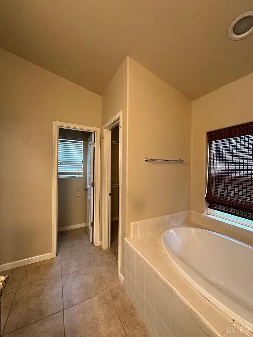 3107 W Oriole Ave, Visalia, CA 93291