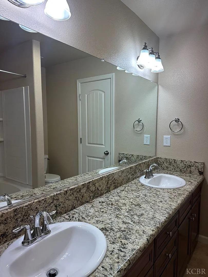 3107 W Oriole Ave, Visalia, CA 93291