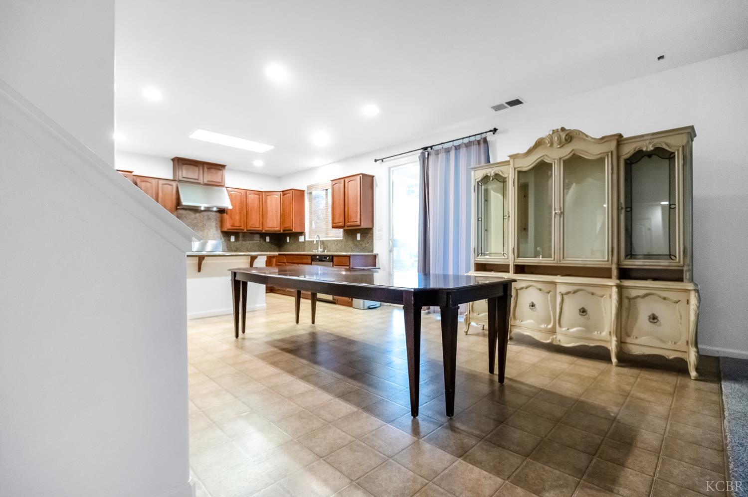 1942 N Sonoma Ct, Hanford, CA 93230