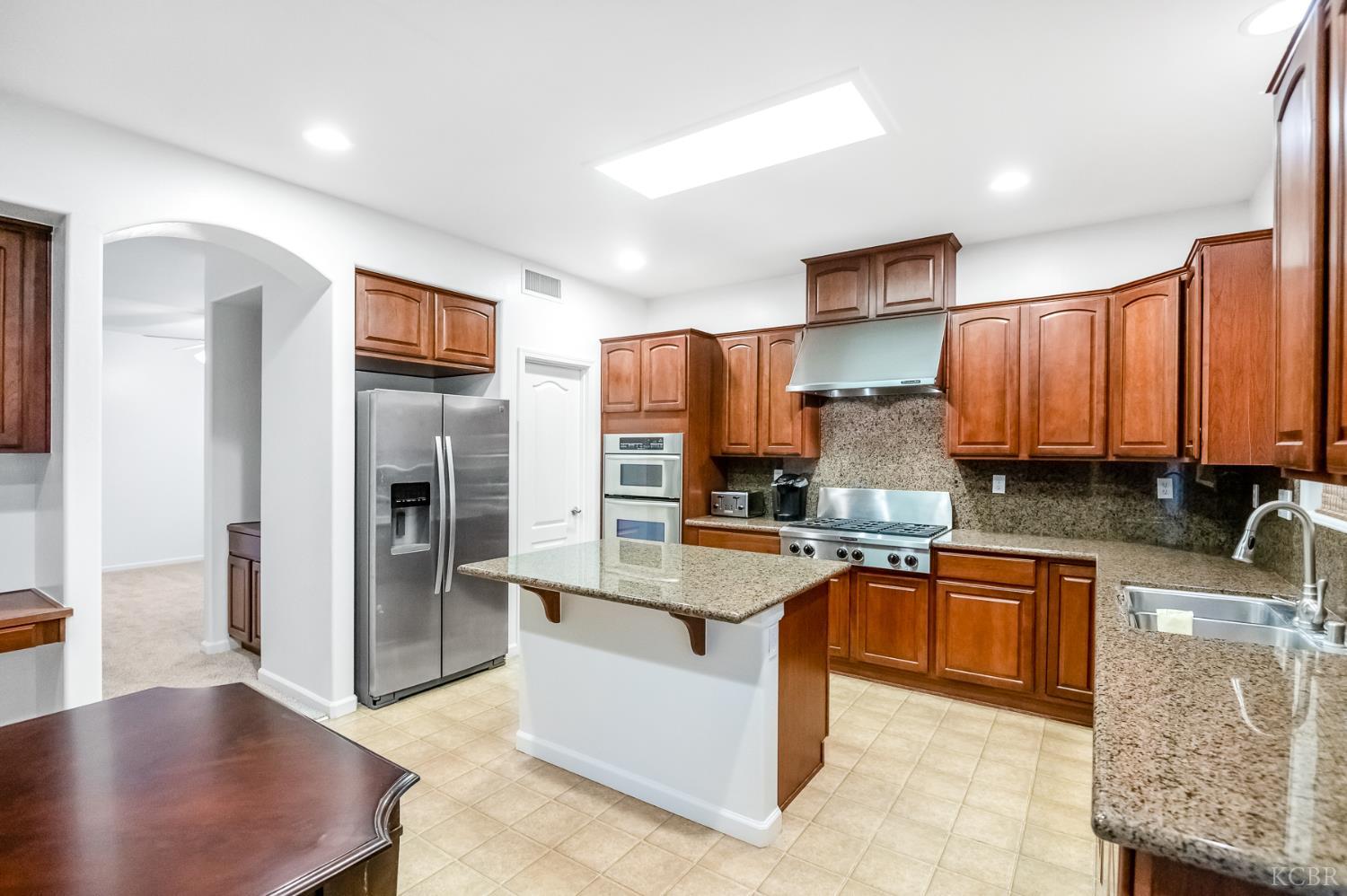 1942 N Sonoma Ct, Hanford, CA 93230