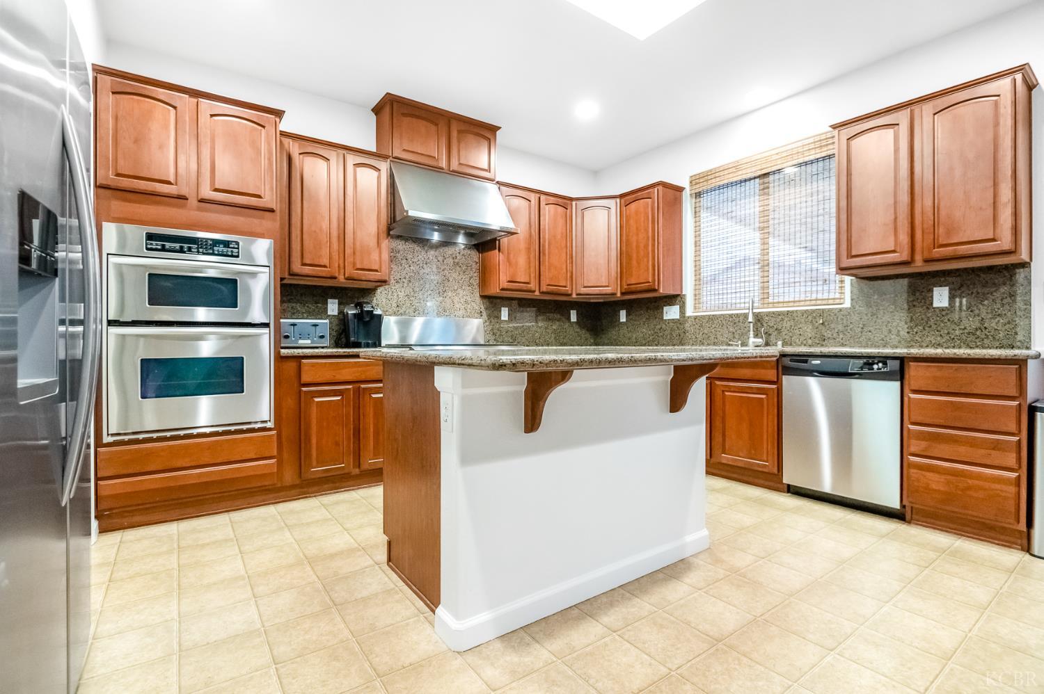 1942 N Sonoma Ct, Hanford, CA 93230