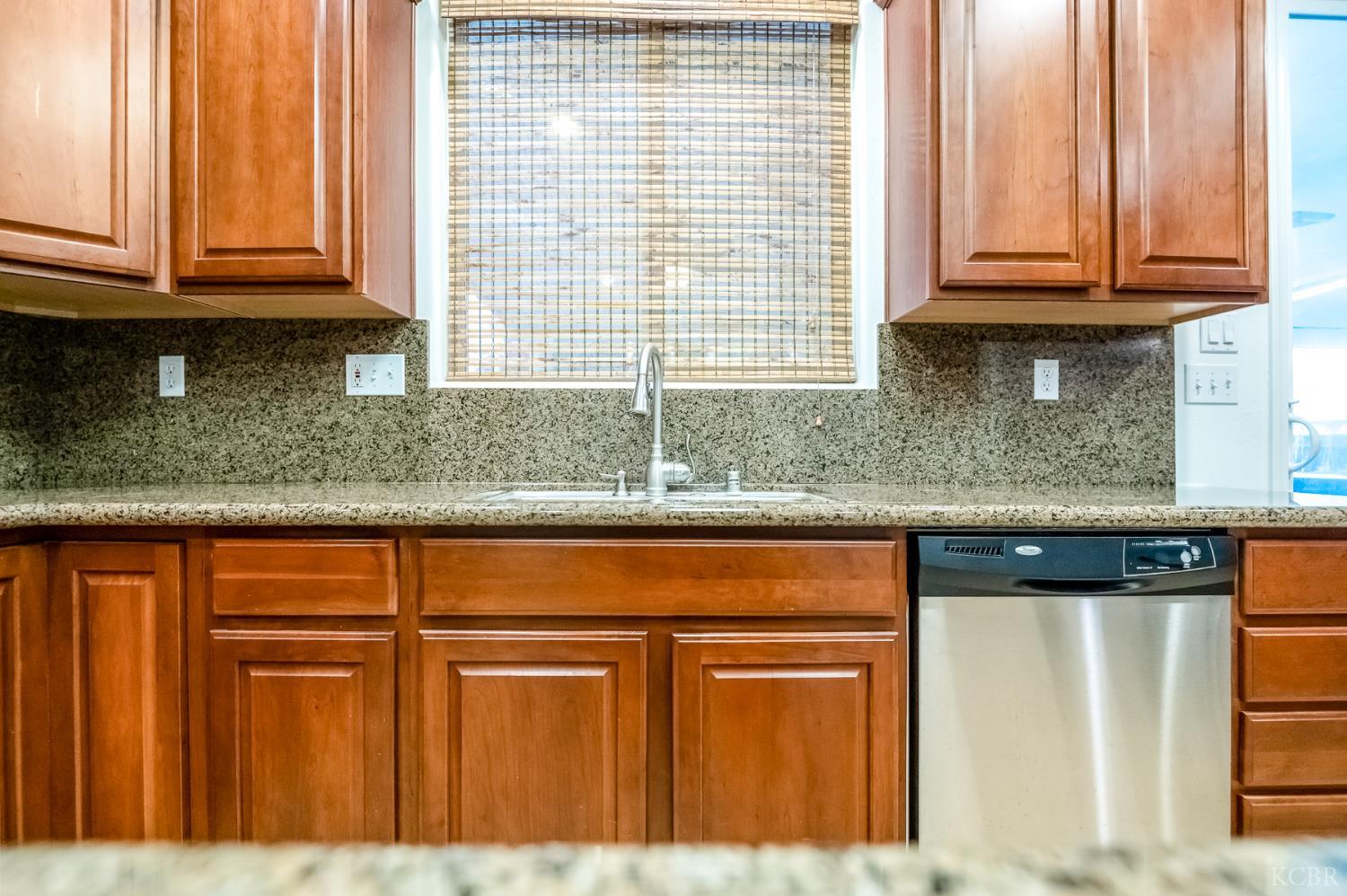 1942 N Sonoma Ct, Hanford, CA 93230