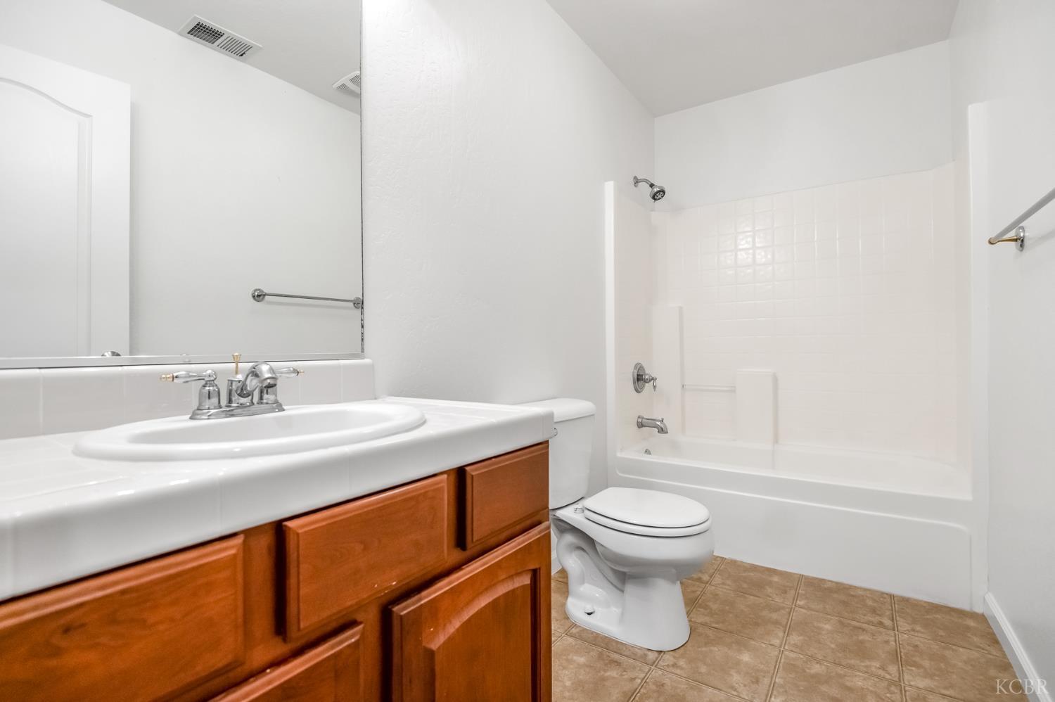 1942 N Sonoma Ct, Hanford, CA 93230