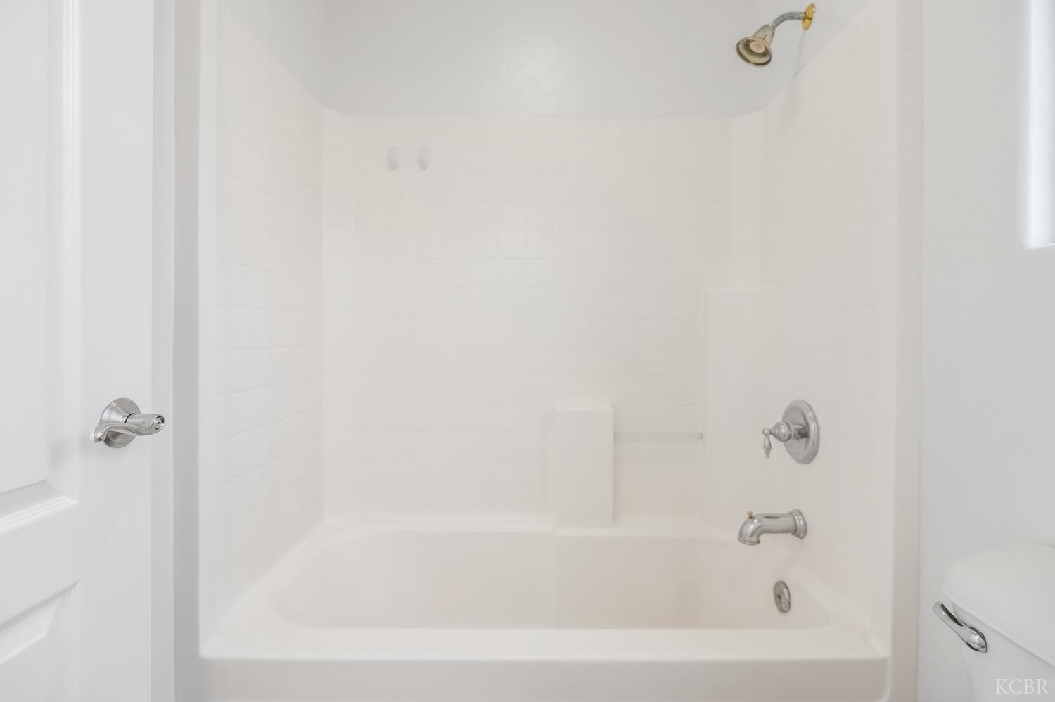 1942 N Sonoma Ct, Hanford, CA 93230