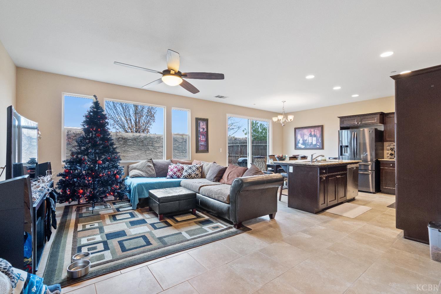 1798 Ambassador Way, Hanford, CA 93230