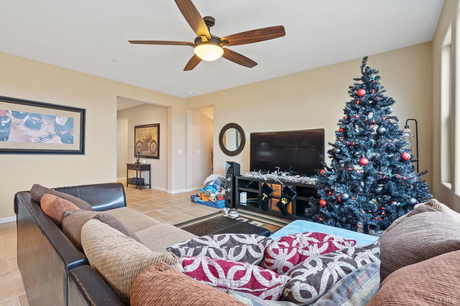 1798 Ambassador Way, Hanford, CA 93230