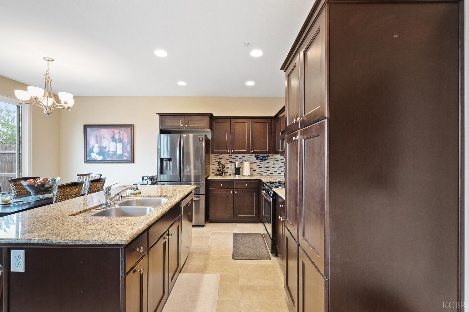 1798 Ambassador Way, Hanford, CA 93230