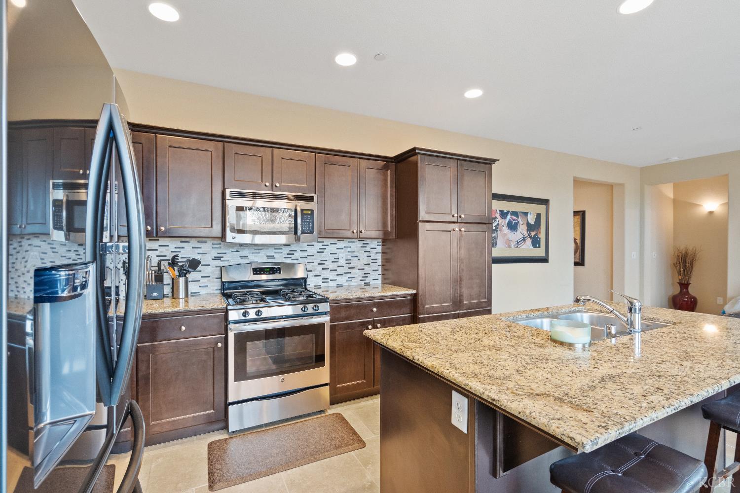 1798 Ambassador Way, Hanford, CA 93230