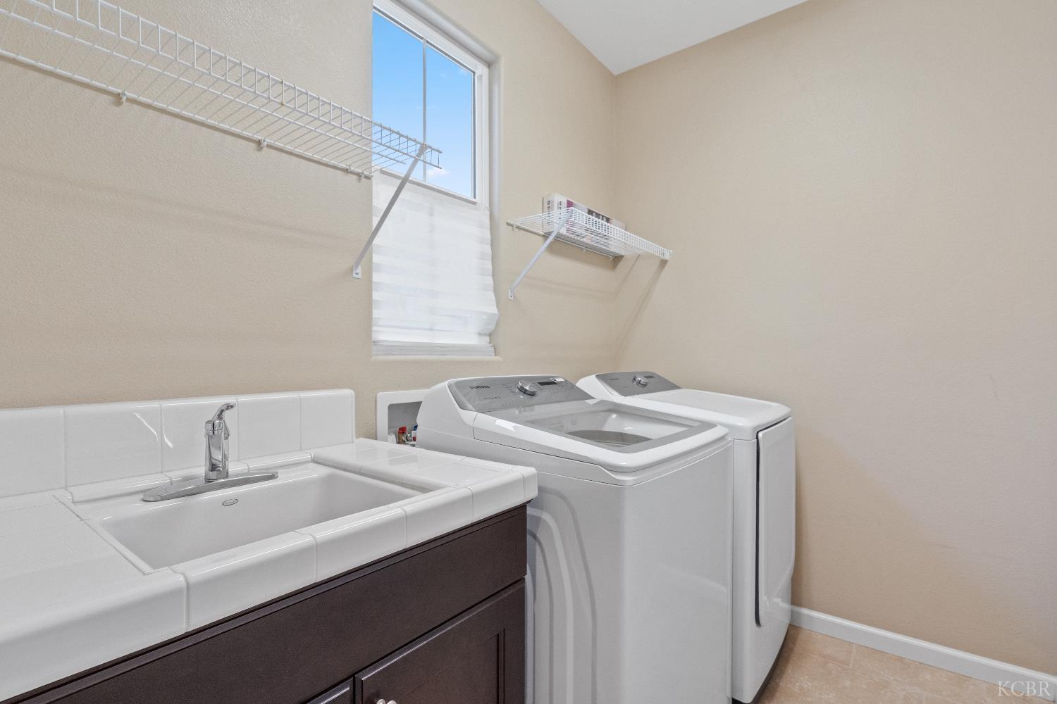 1798 Ambassador Way, Hanford, CA 93230