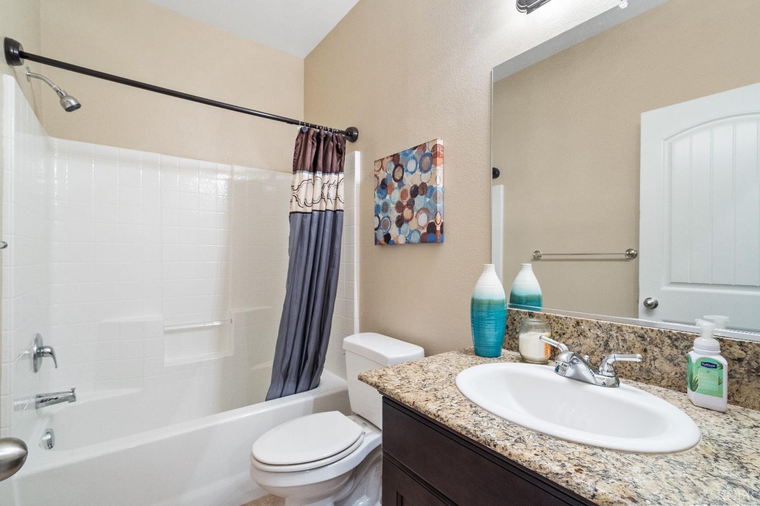 1798 Ambassador Way, Hanford, CA 93230