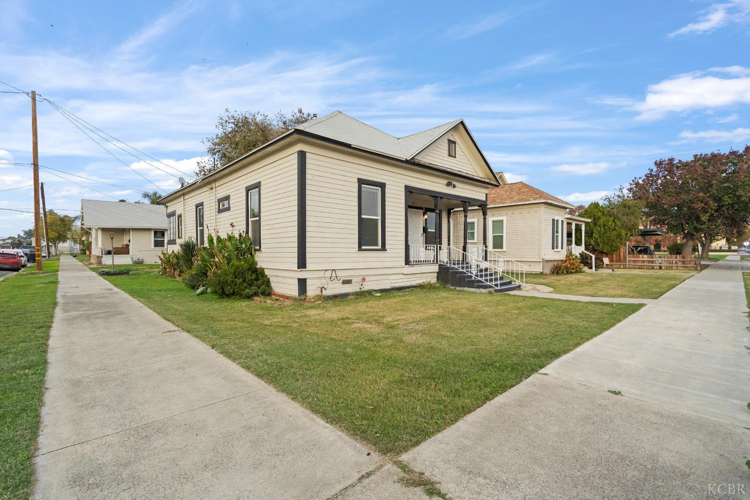 509 Kaweah St, Hanford, CA 93230