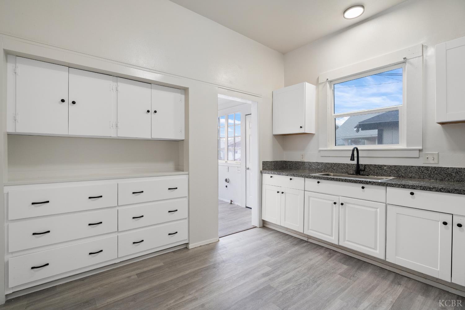 509 Kaweah St, Hanford, CA 93230