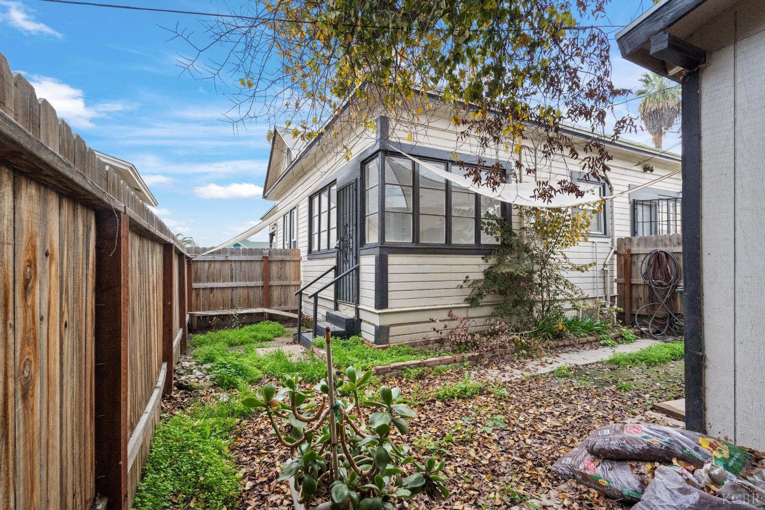 509 Kaweah St, Hanford, CA 93230