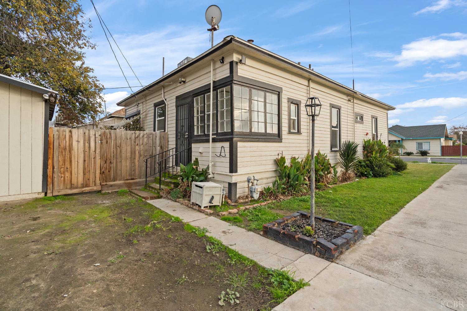 509 Kaweah St, Hanford, CA 93230