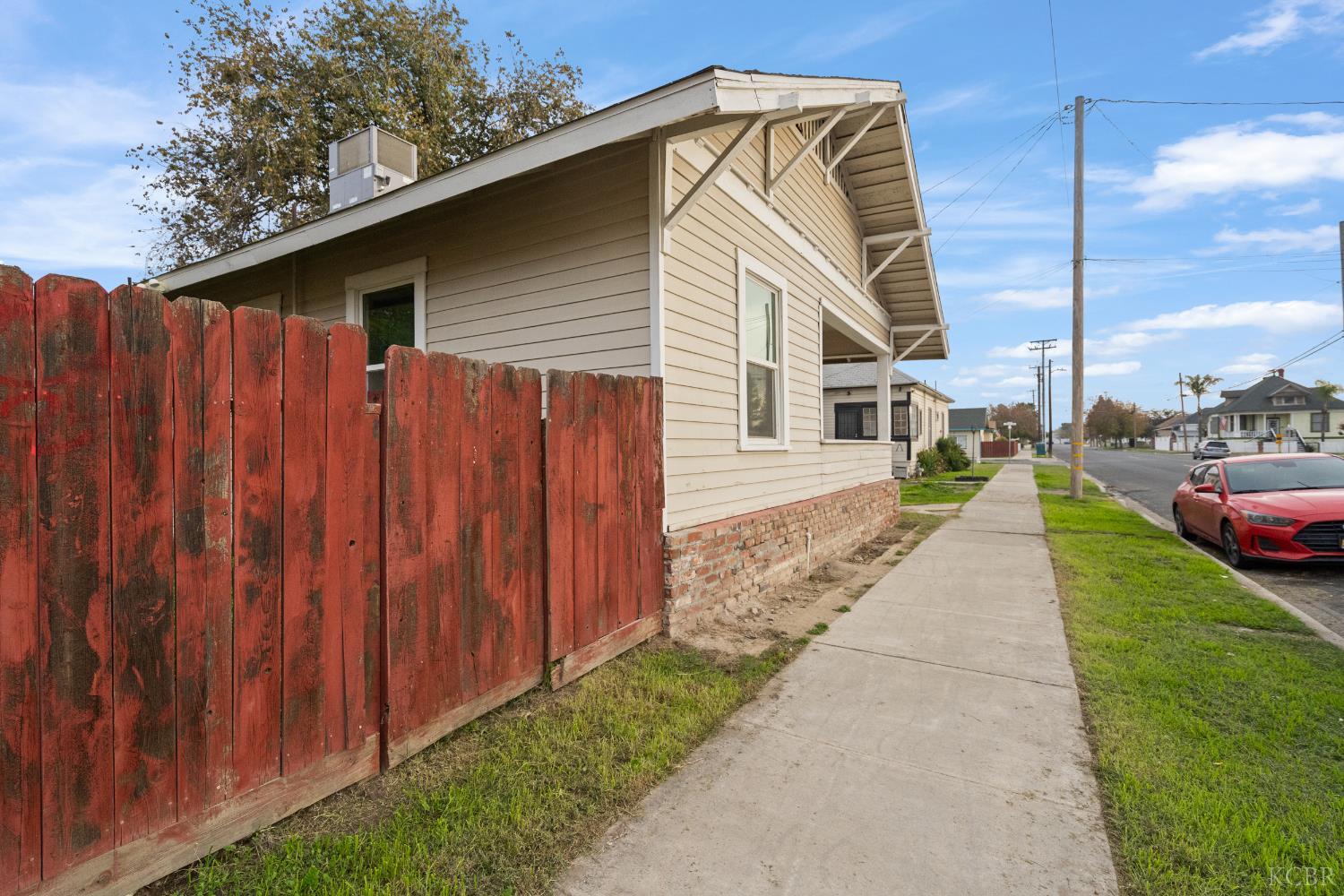 509 Kaweah St, Hanford, CA 93230