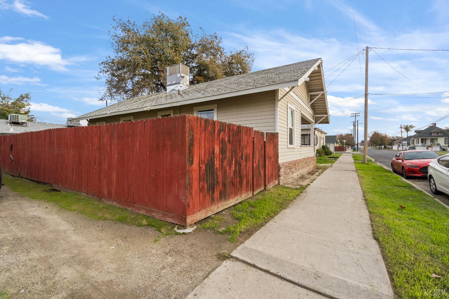 509 Kaweah St, Hanford, CA 93230