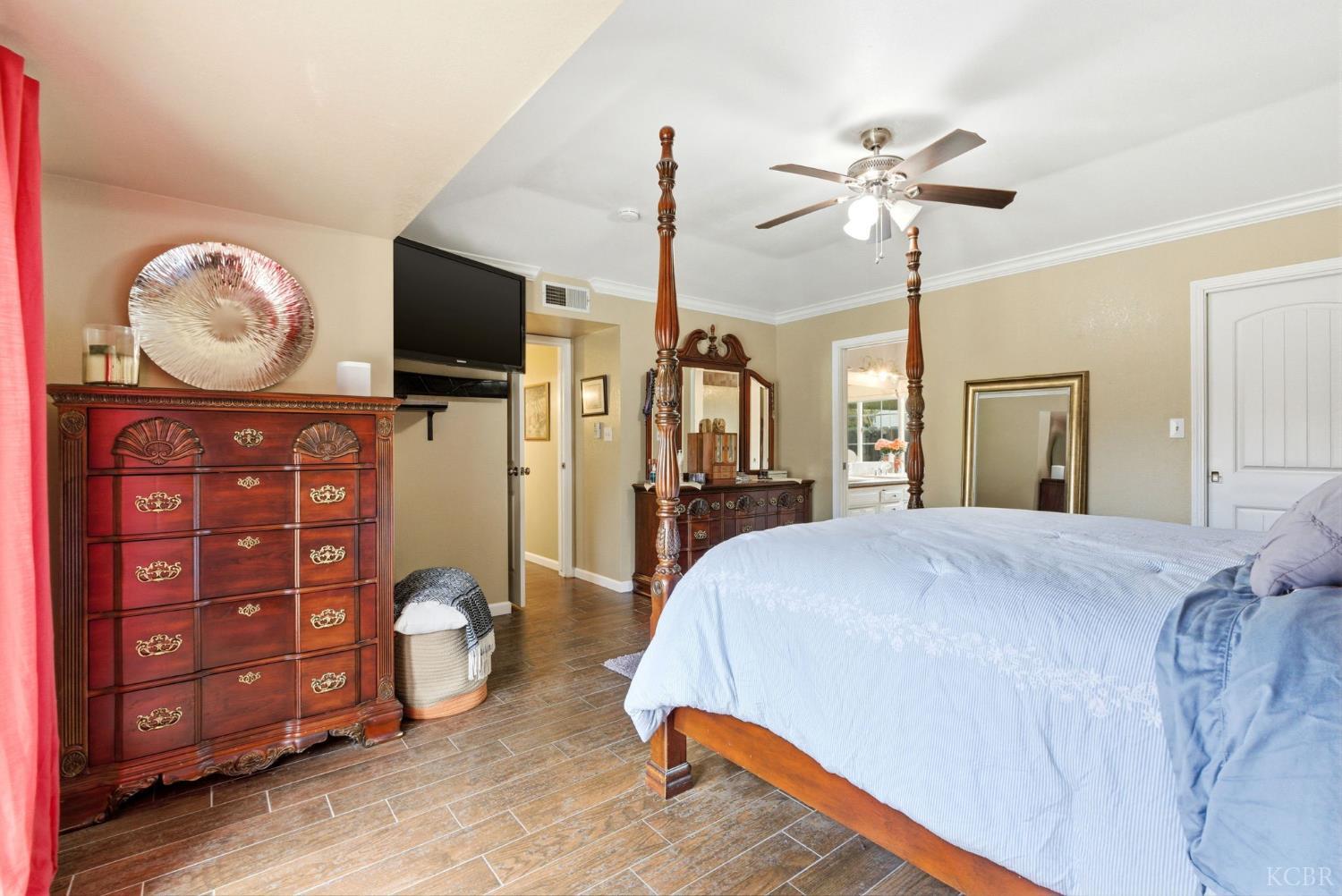 2710 Aspen St, Hanford, CA 93230