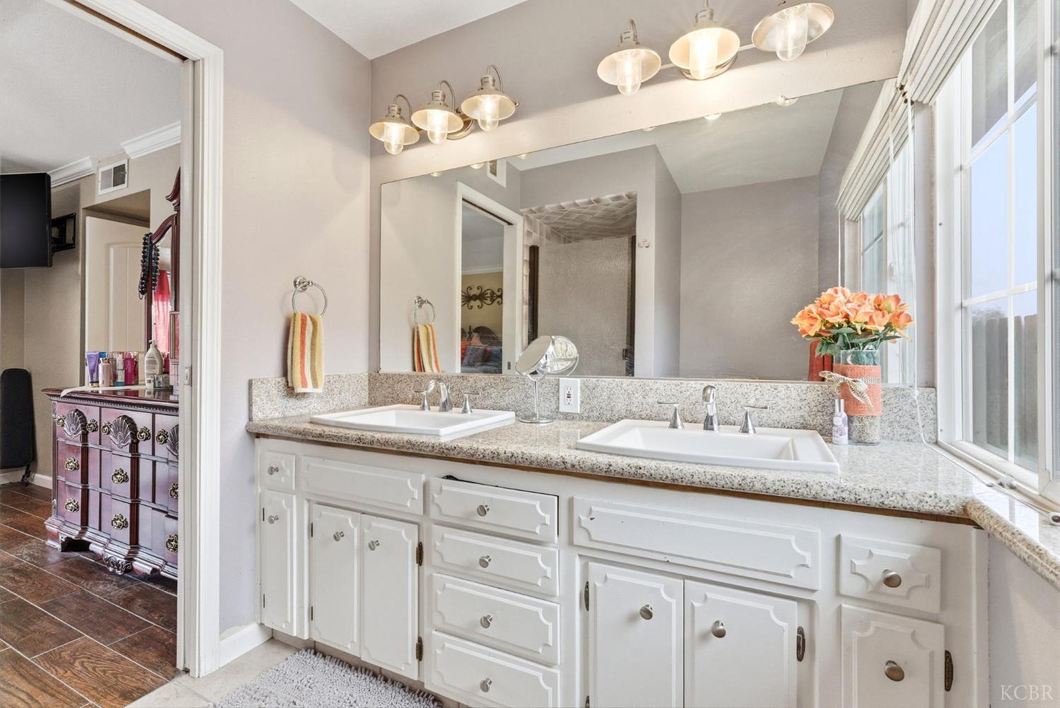 2710 Aspen St, Hanford, CA 93230