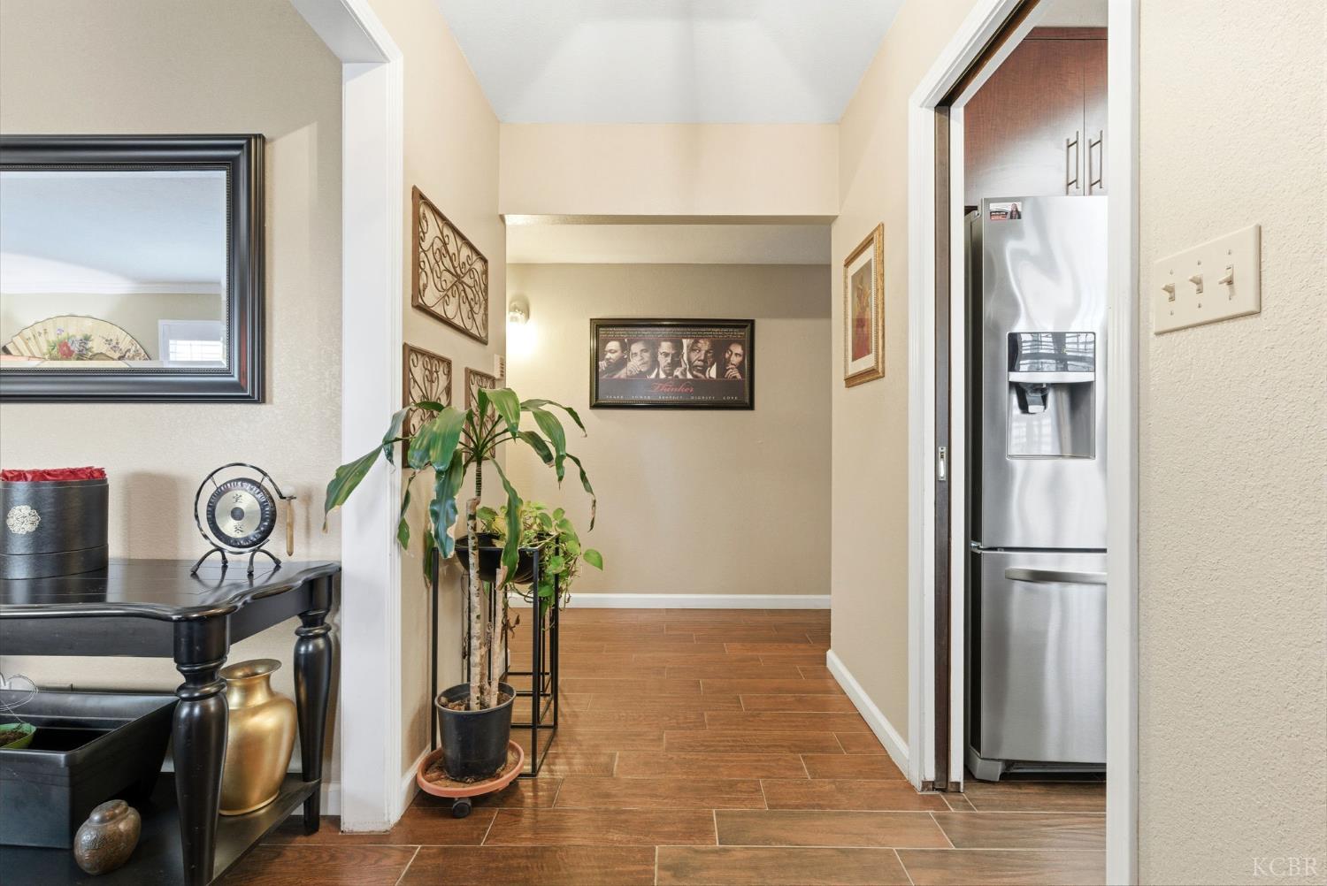 2710 Aspen St, Hanford, CA 93230