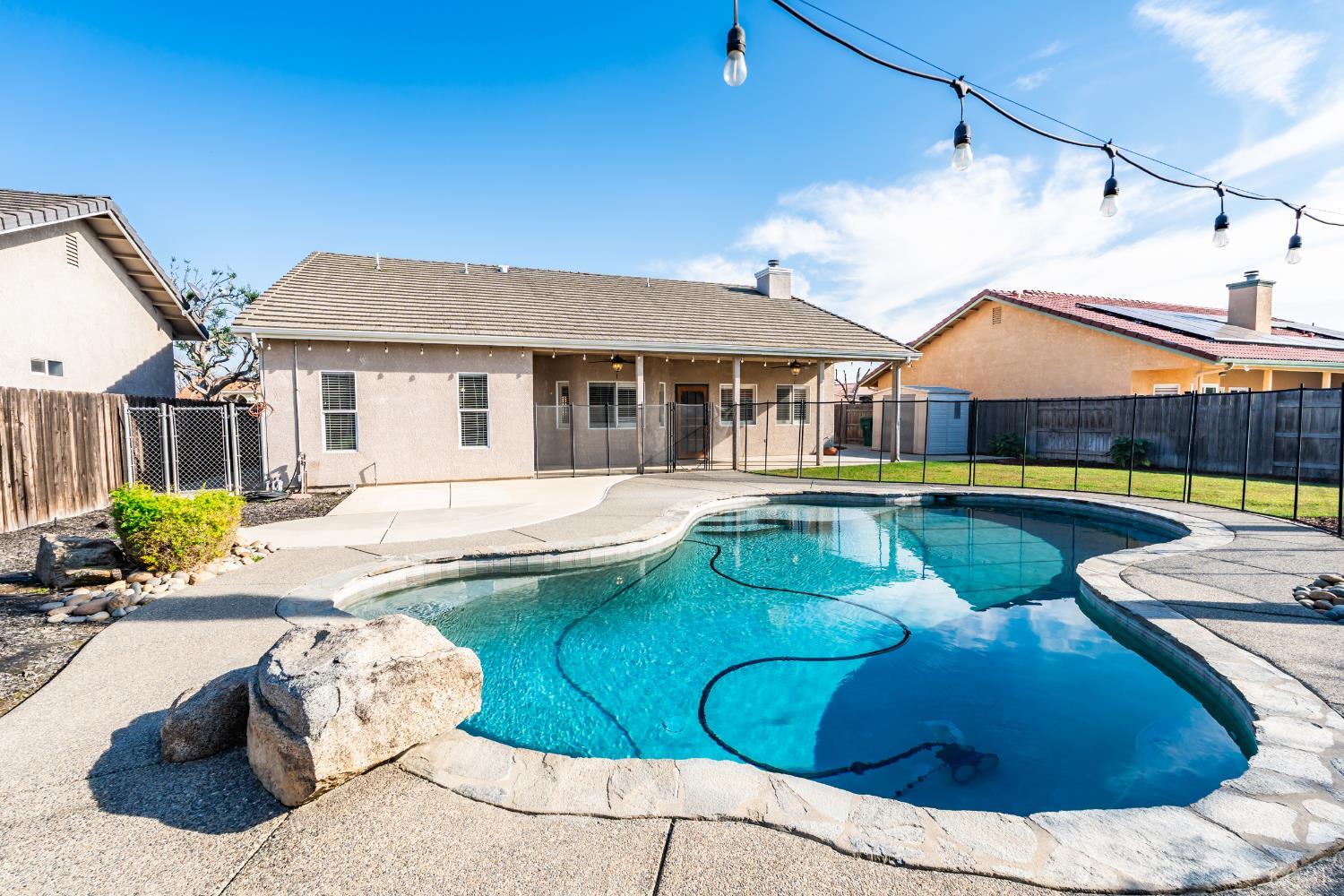 3178 Hickory Ct, Hanford, CA 93230