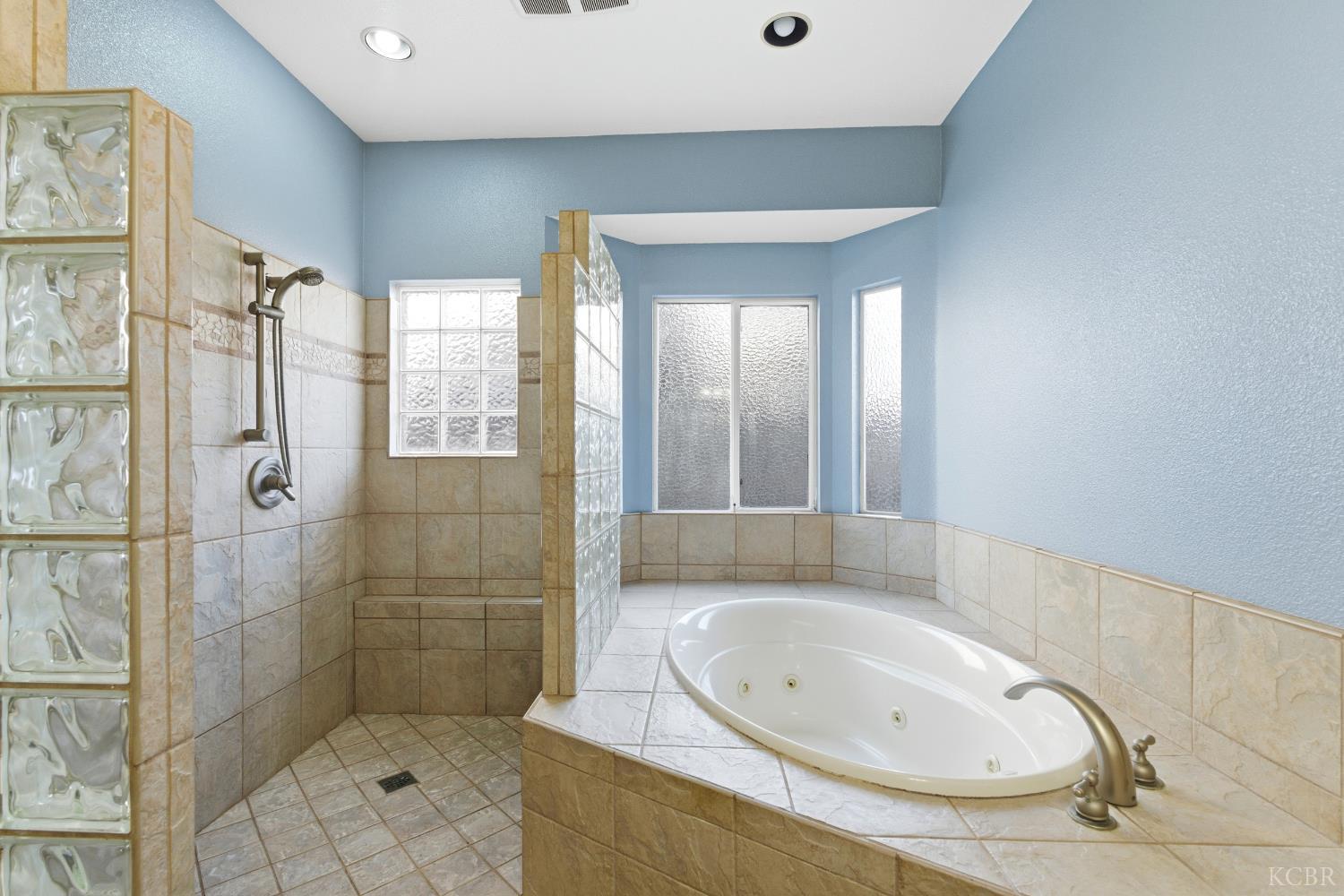 3178 Hickory Ct, Hanford, CA 93230