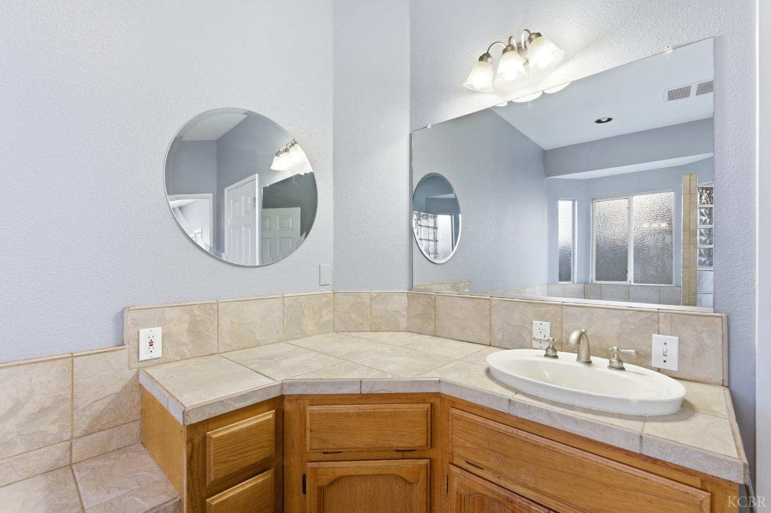 3178 Hickory Ct, Hanford, CA 93230