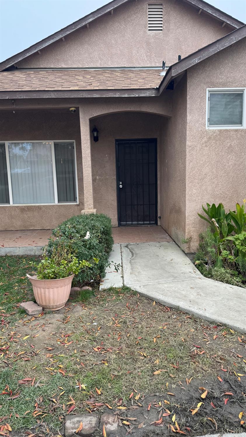 1210 Village Dr, Corcoran, CA 93212