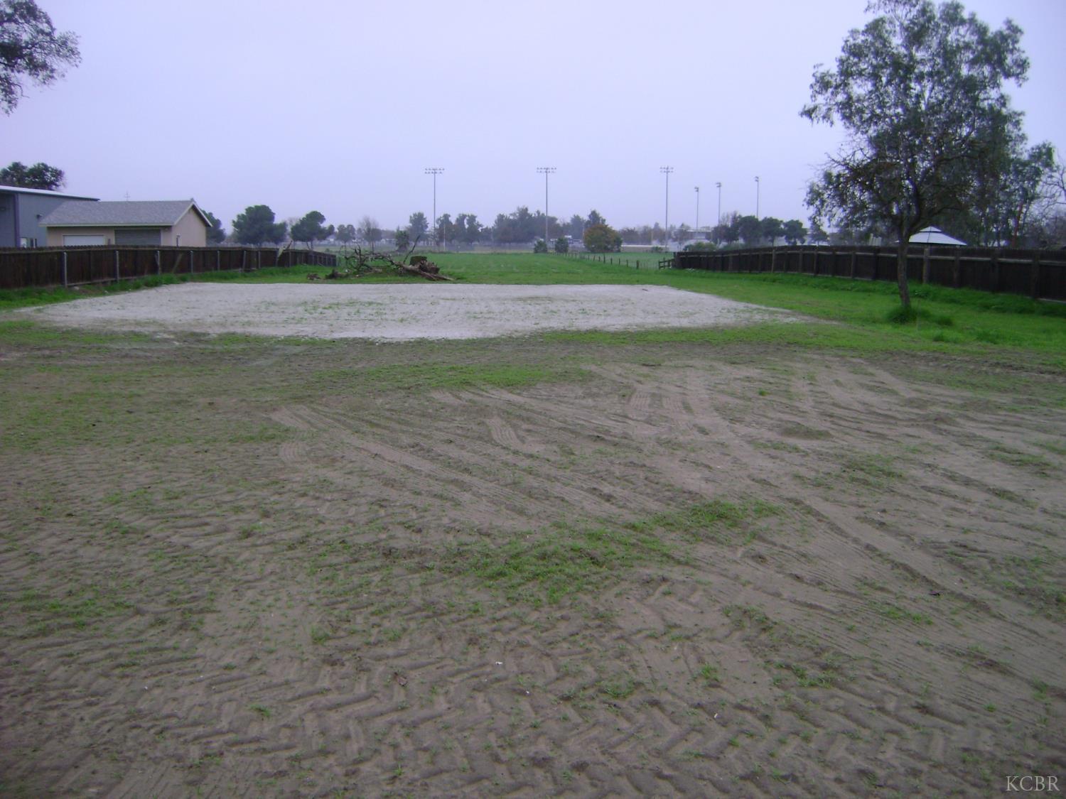 1045 E Grangeville Blvd, Hanford, CA 93230