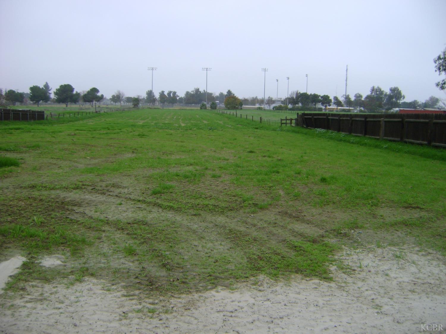 1045 E Grangeville Blvd, Hanford, CA 93230