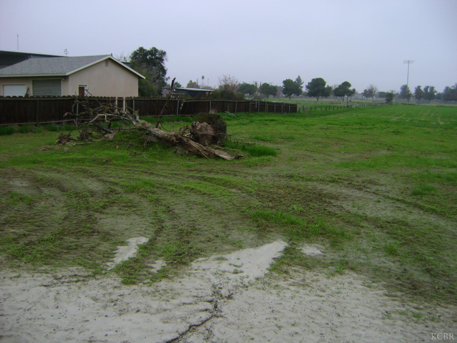 1045 E Grangeville Blvd, Hanford, CA 93230