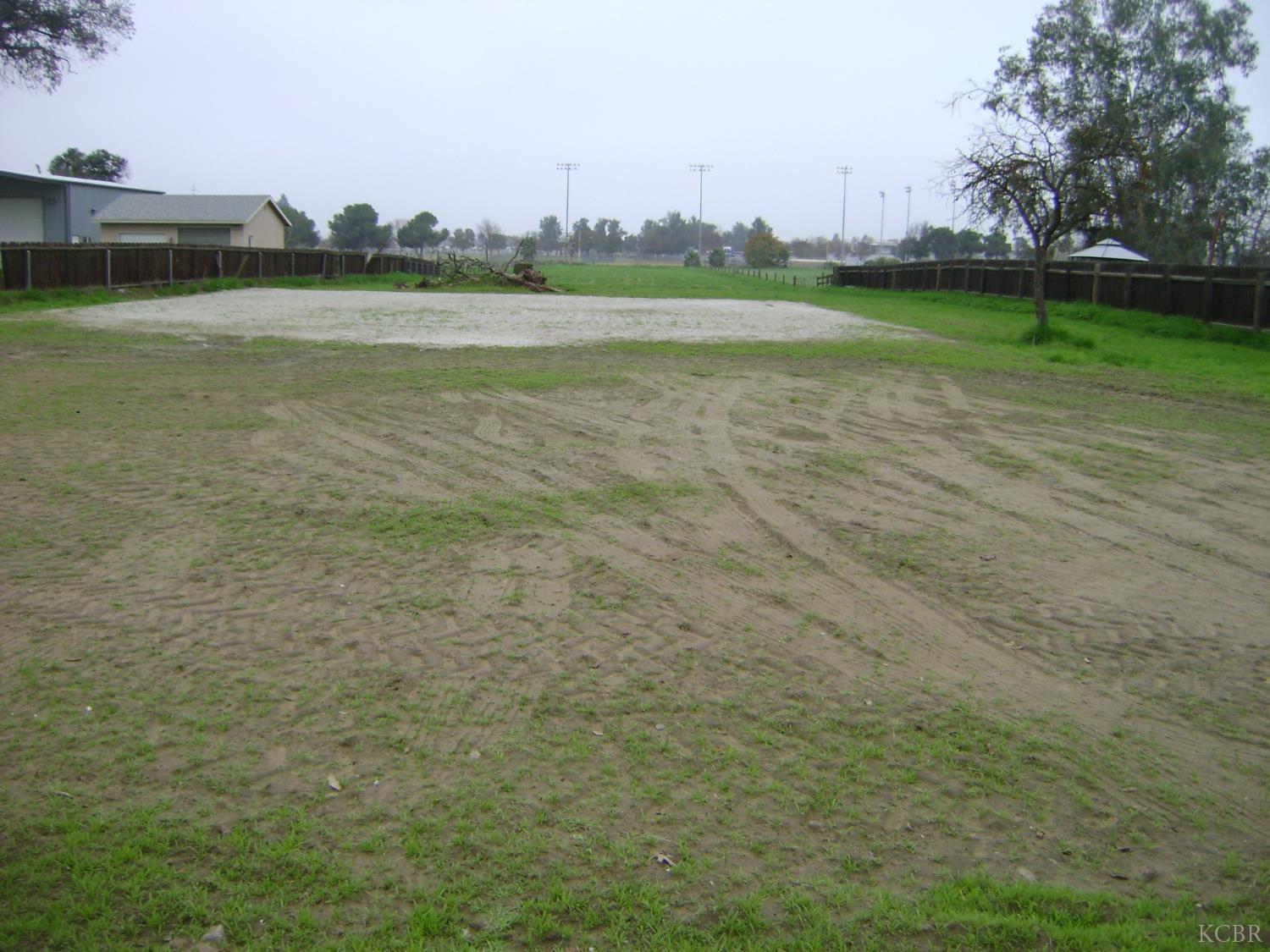 1045 E Grangeville Blvd, Hanford, CA 93230