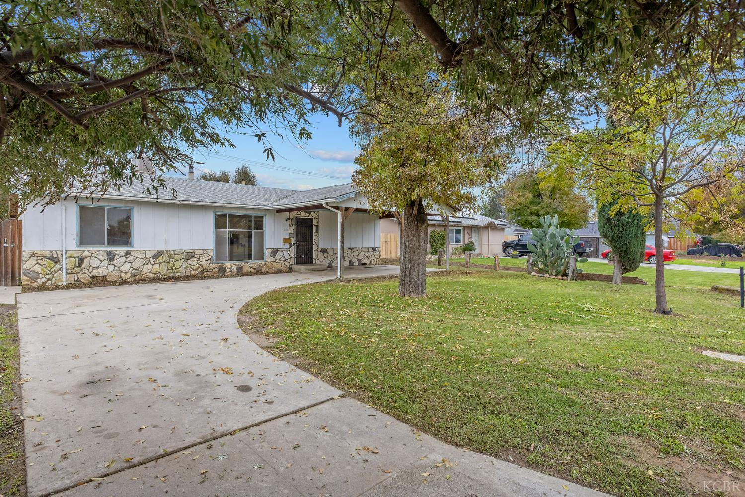 215 Lombardy Ln, Lemoore, CA 93245