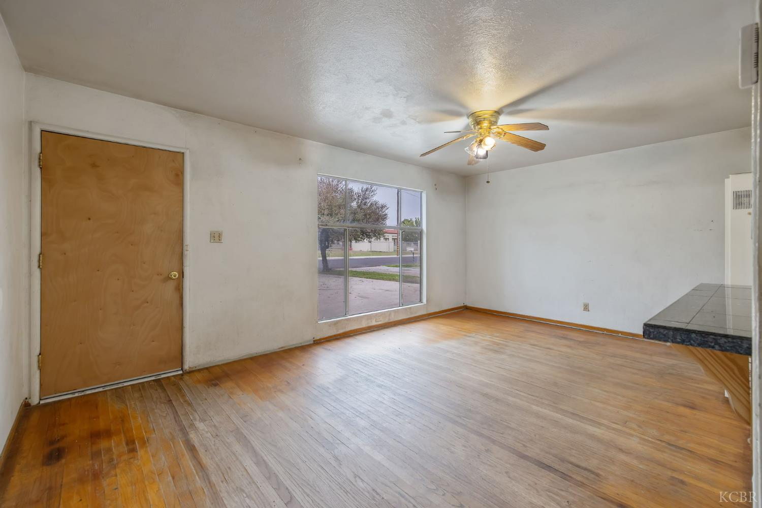 215 Lombardy Ln, Lemoore, CA 93245