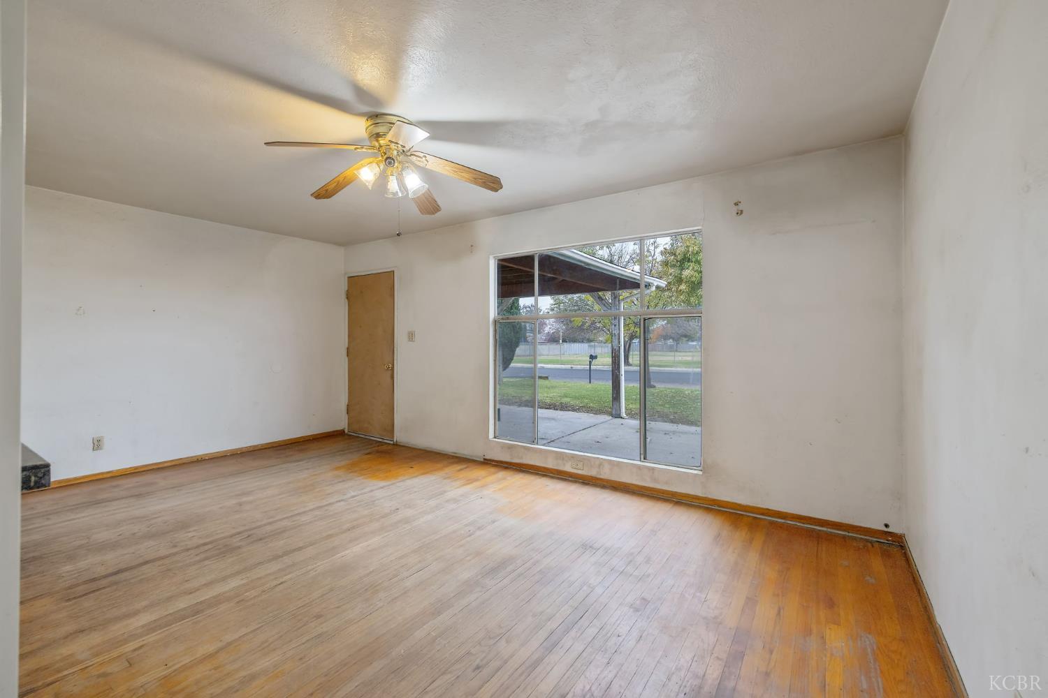 215 Lombardy Ln, Lemoore, CA 93245