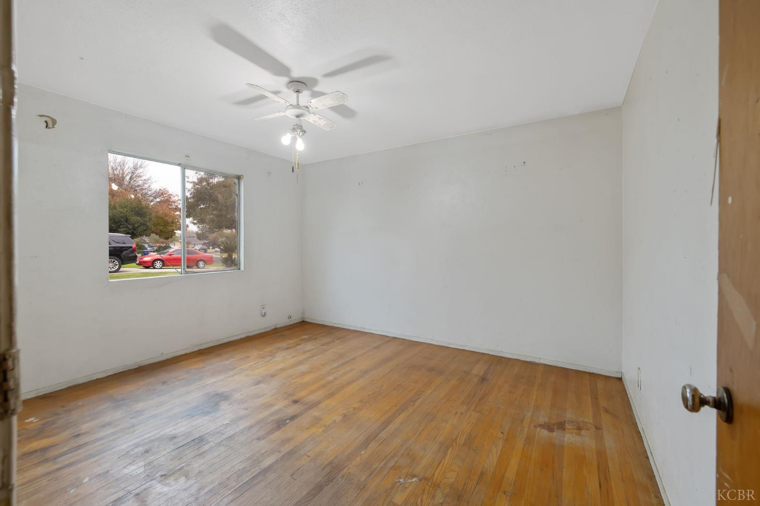 215 Lombardy Ln, Lemoore, CA 93245