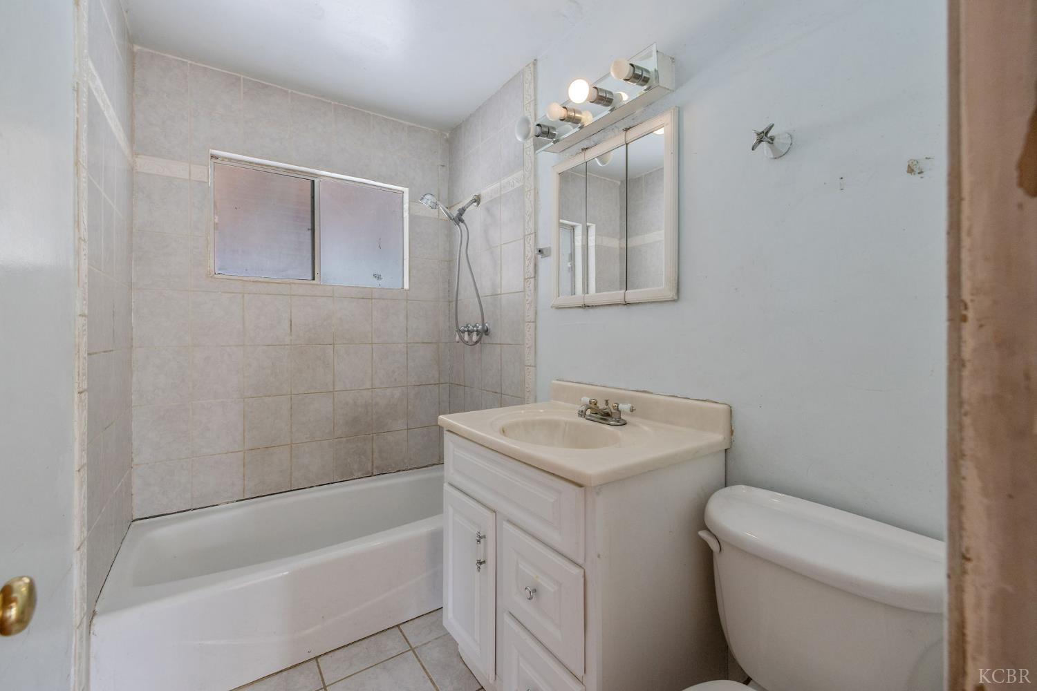 215 Lombardy Ln, Lemoore, CA 93245