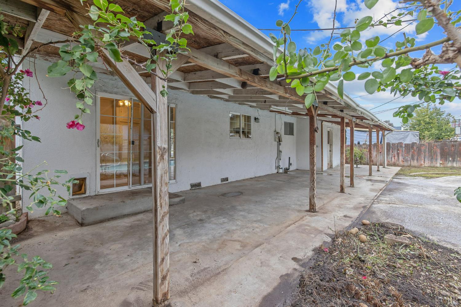 215 Lombardy Ln, Lemoore, CA 93245