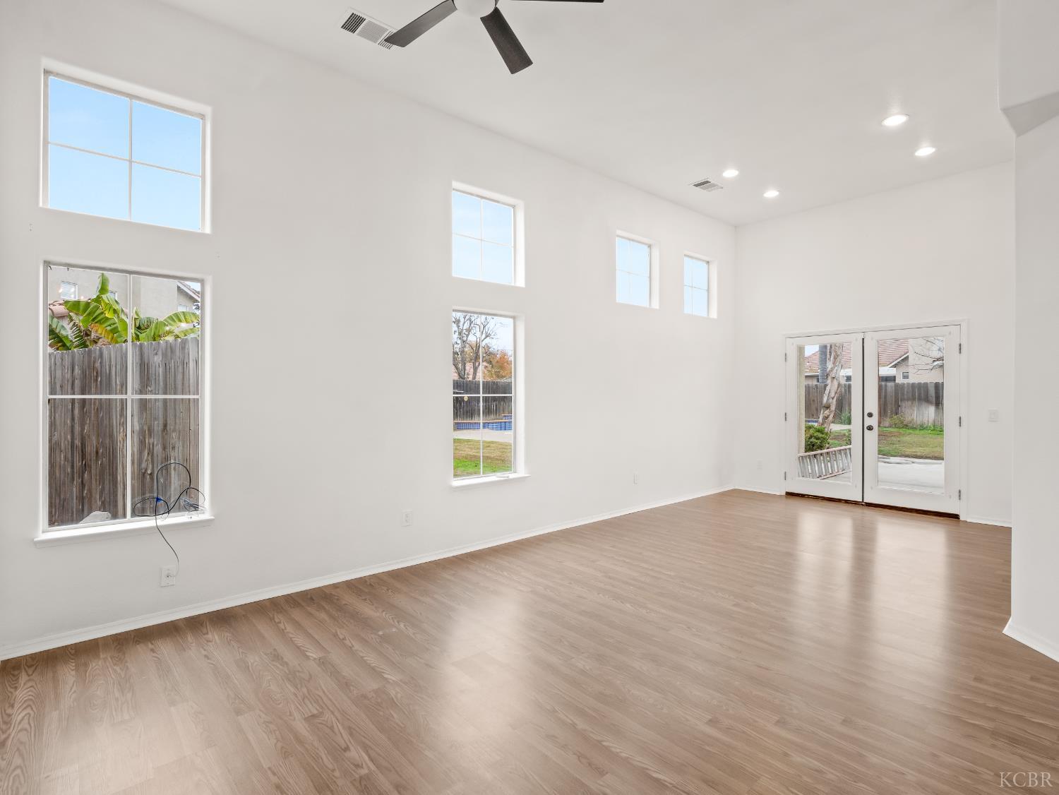 465 Camden Ct, Lemoore, CA 93245