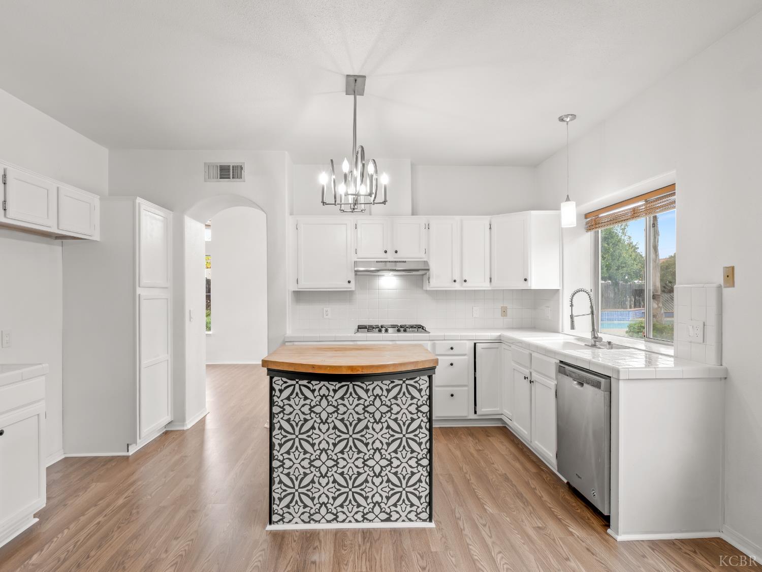 465 Camden Ct, Lemoore, CA 93245