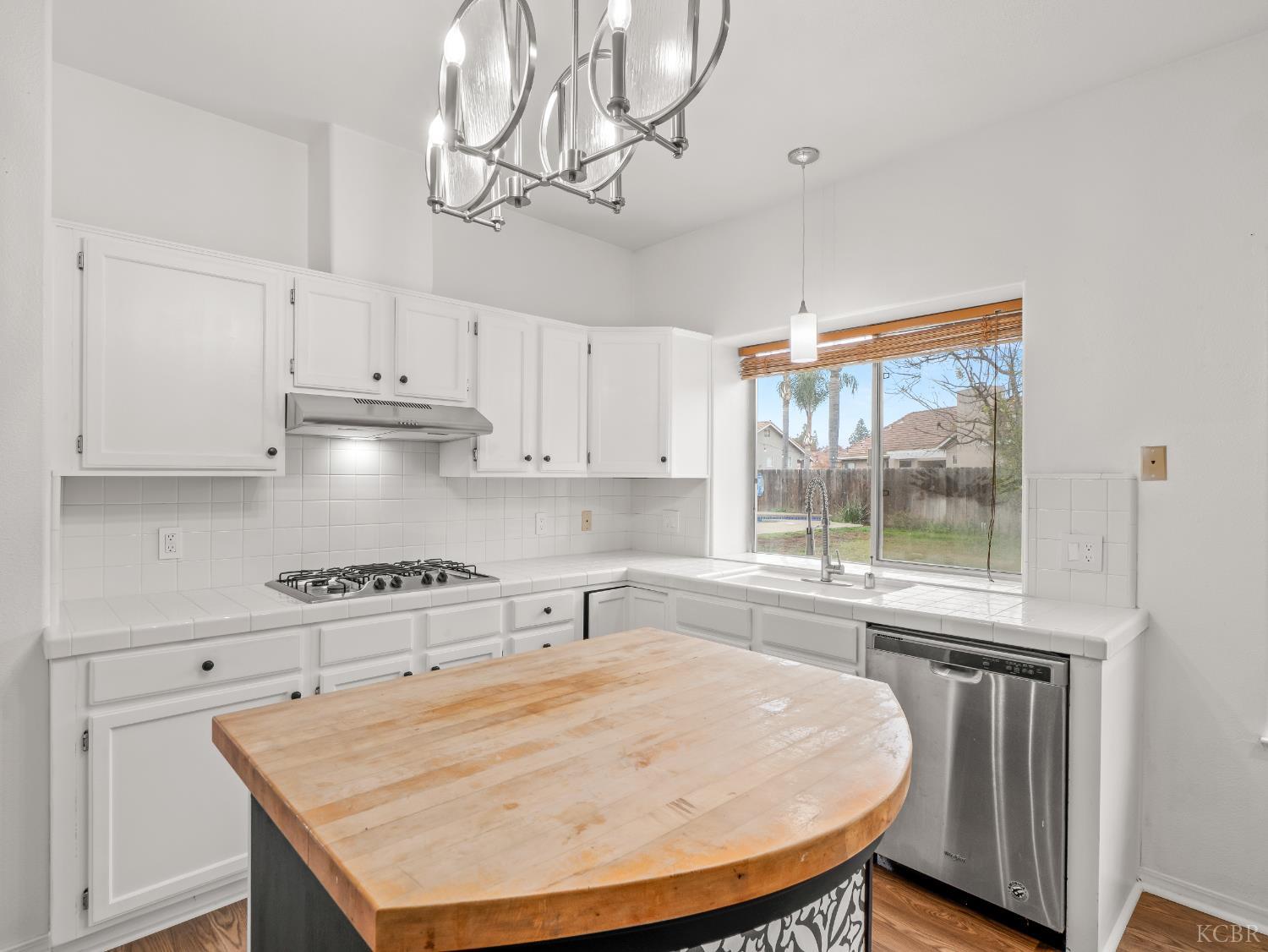 465 Camden Ct, Lemoore, CA 93245