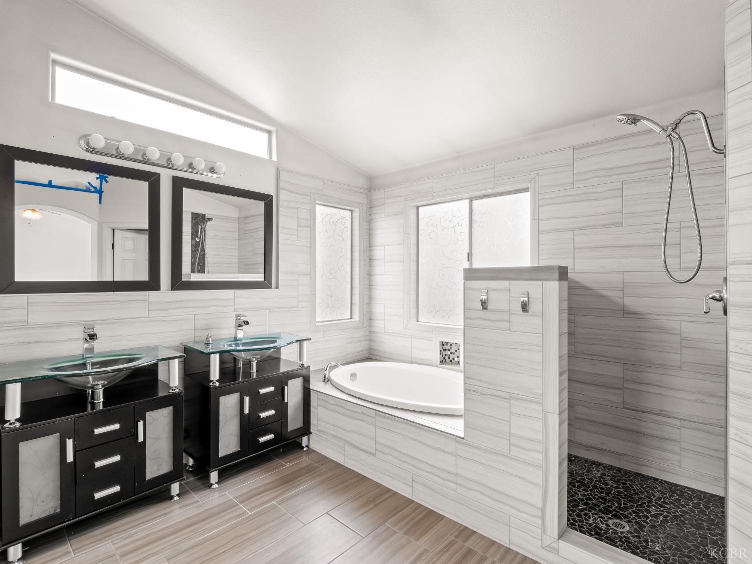 465 Camden Ct, Lemoore, CA 93245