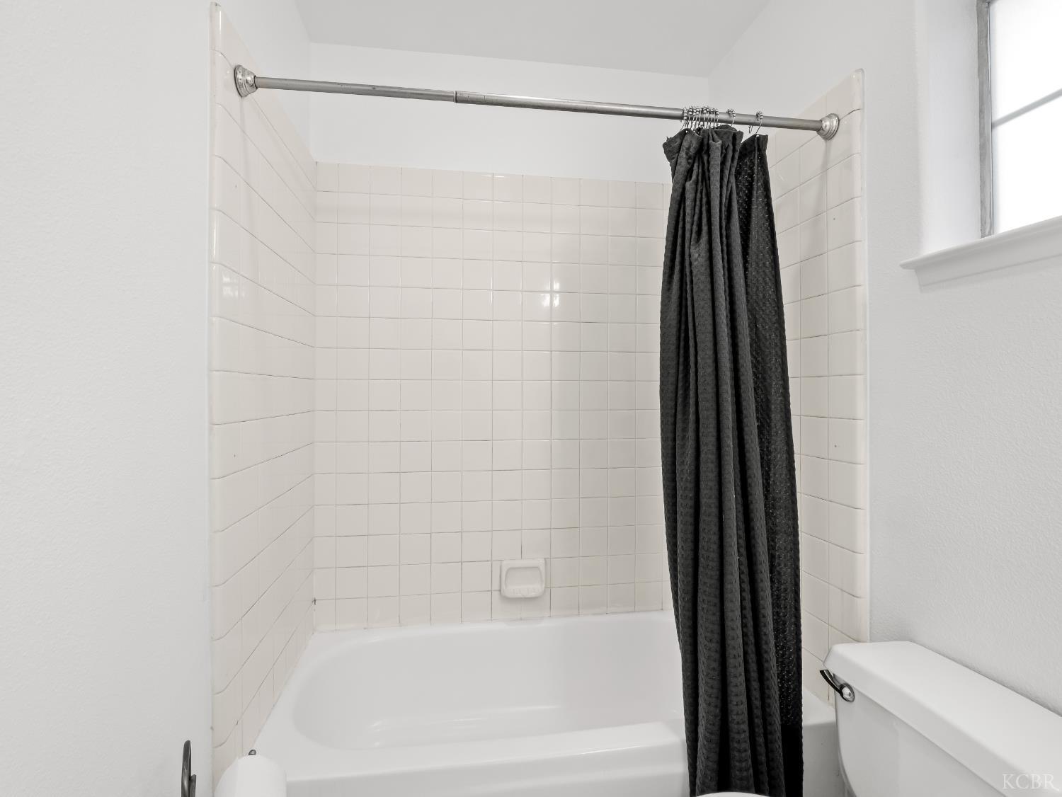 465 Camden Ct, Lemoore, CA 93245