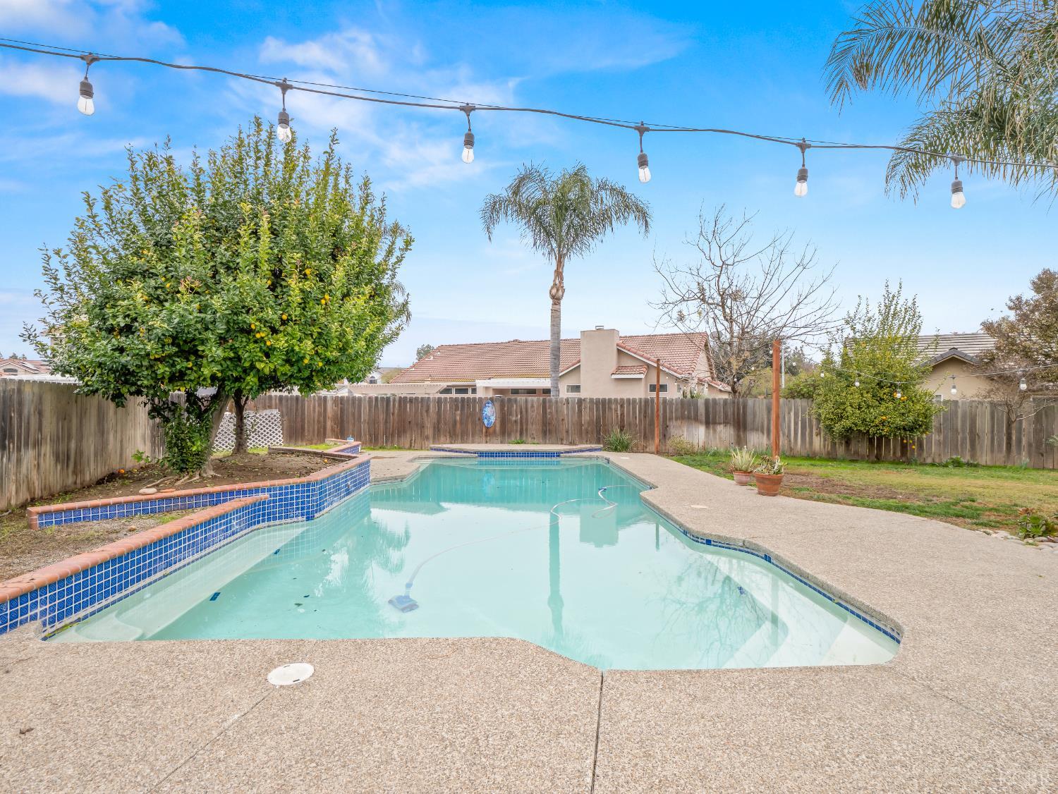 465 Camden Ct, Lemoore, CA 93245