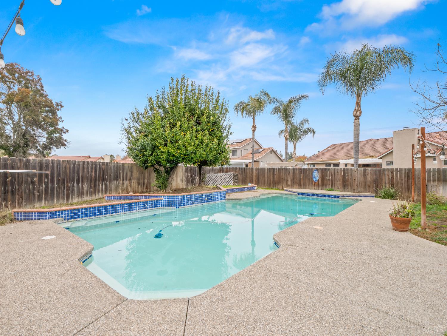 465 Camden Ct, Lemoore, CA 93245