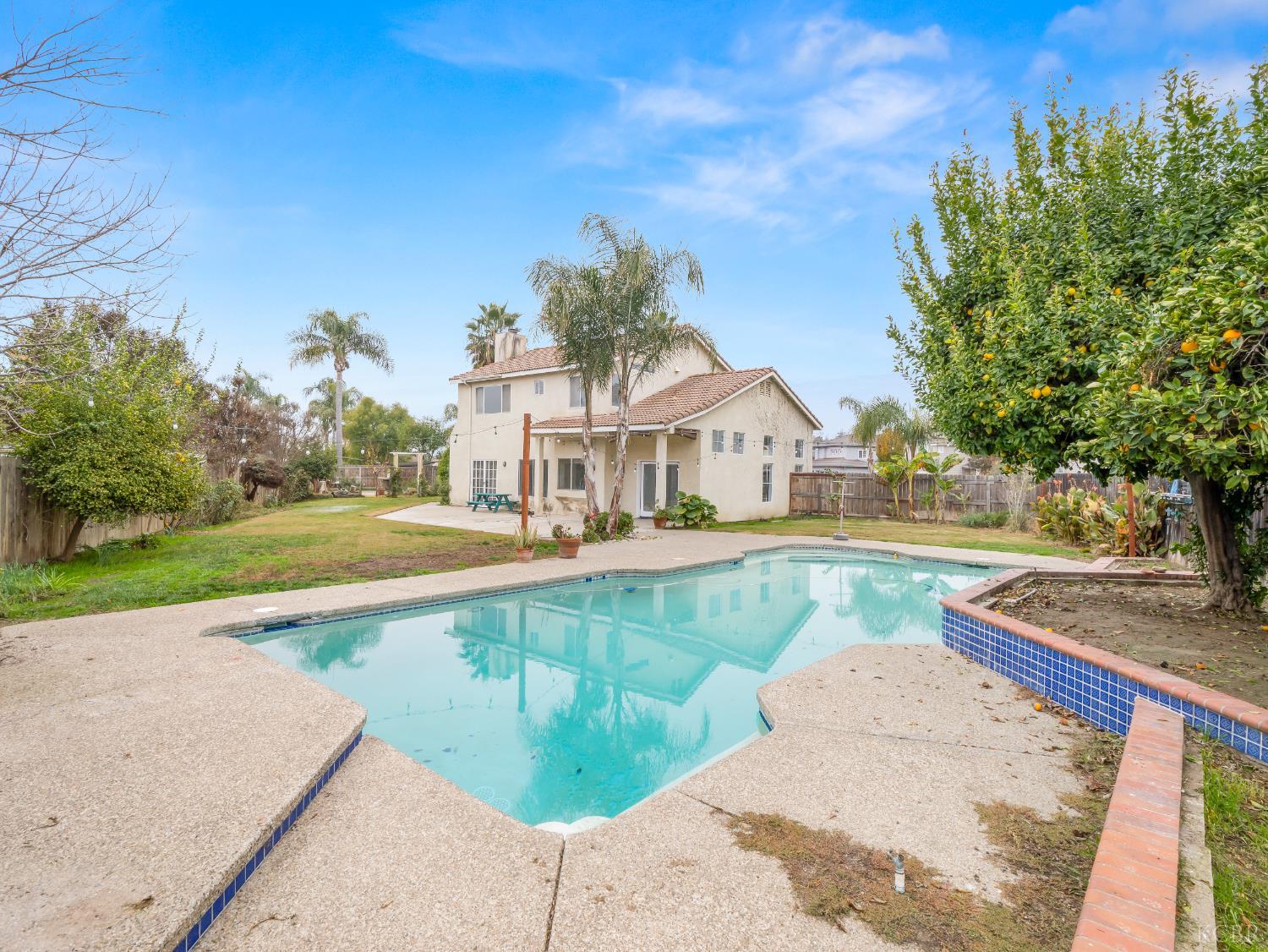 465 Camden Ct, Lemoore, CA 93245