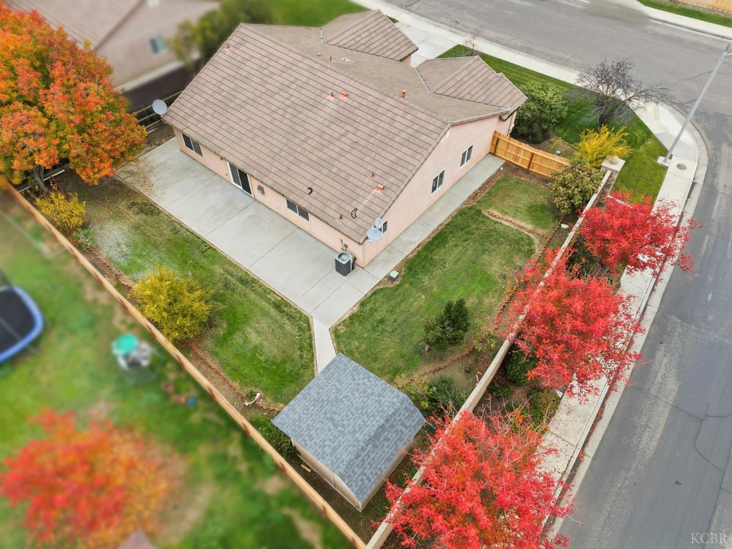 1975 W Tudor Ln, Hanford, CA 93230