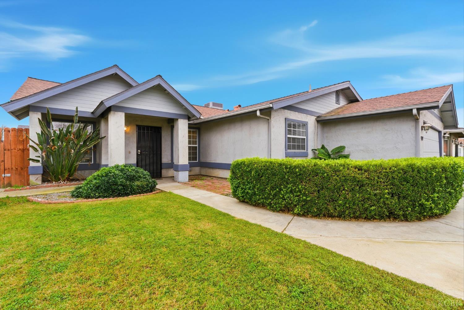 969 Lakewood Dr, Hanford, CA 93230