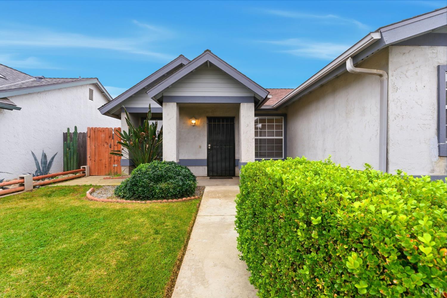 969 Lakewood Dr, Hanford, CA 93230